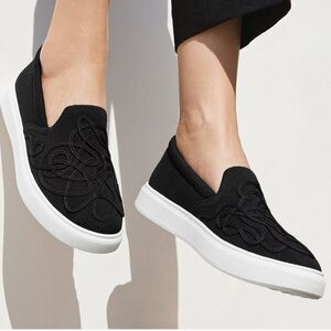 Vivaia V-Tune black water repellent slip on sneaker